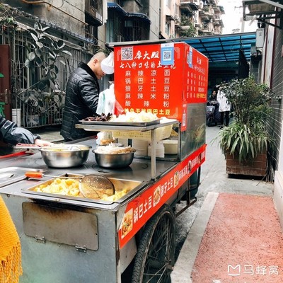 建设路小吃一条街在哪,建设路小吃一条街在哪公车站