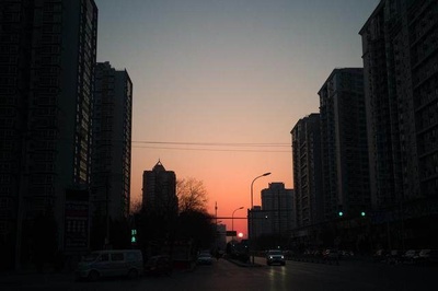曼哈顿悬日的原因,曼哈顿现象产生的原因
