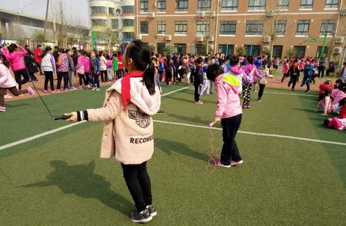 房产不满怎么上学